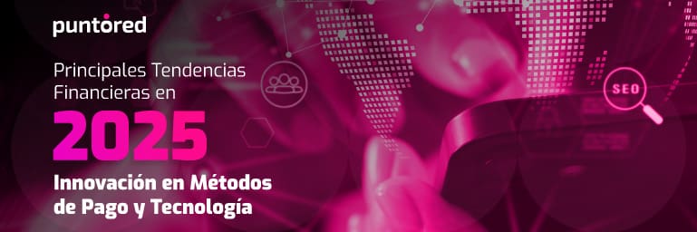 Persona utilizando billetera digital en su smartphone.